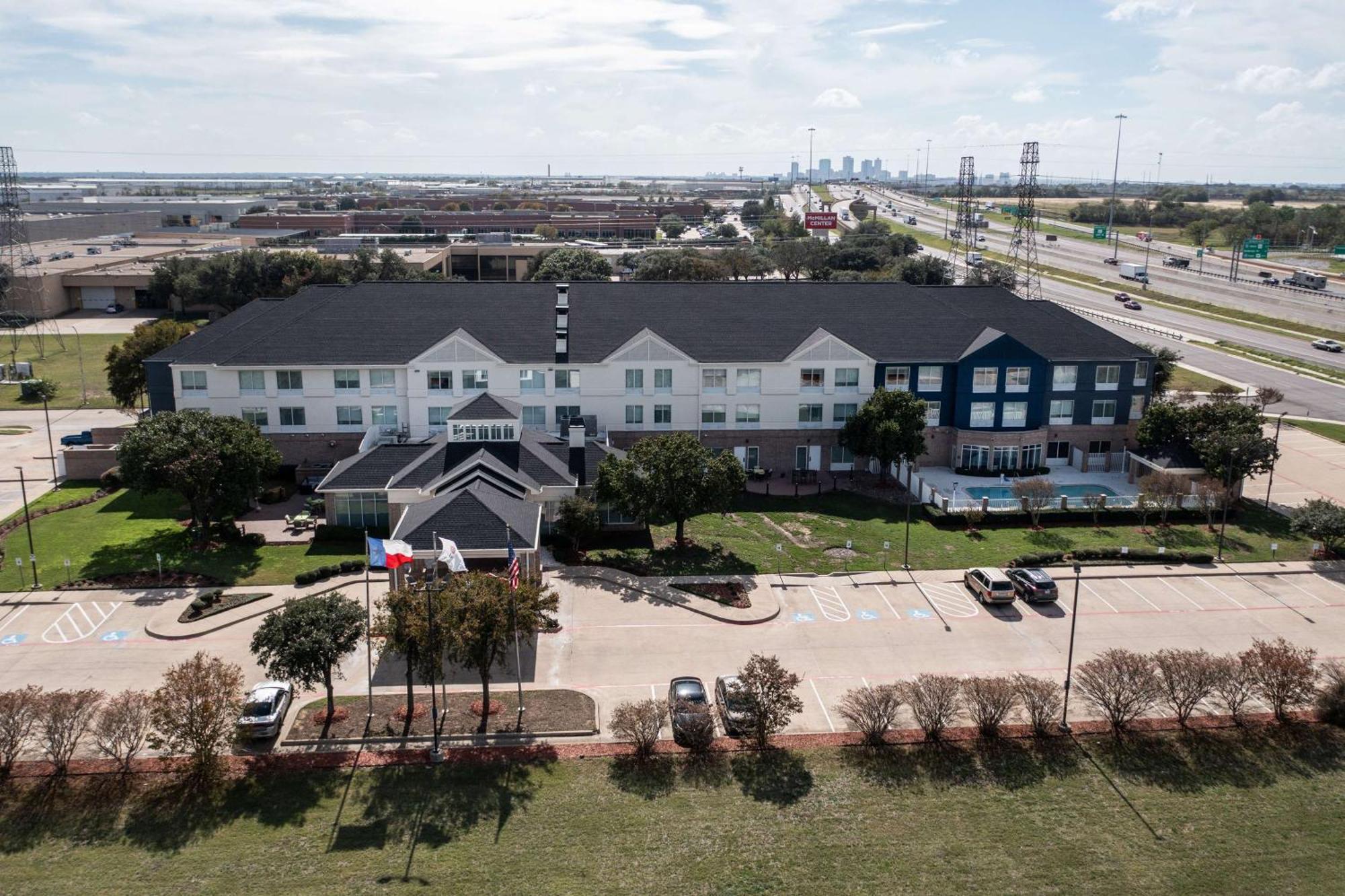 Hilton Garden Inn Fort Worth/Fossil Creek Bagian luar foto